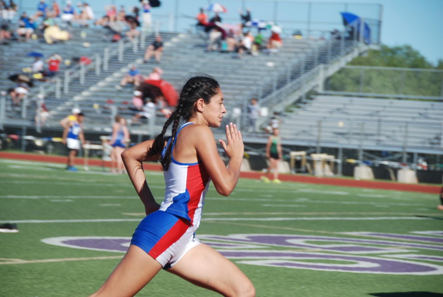 Roca+running+the+400+meter+dash.+She+has+been+running+track+since+the+seventh+grade.