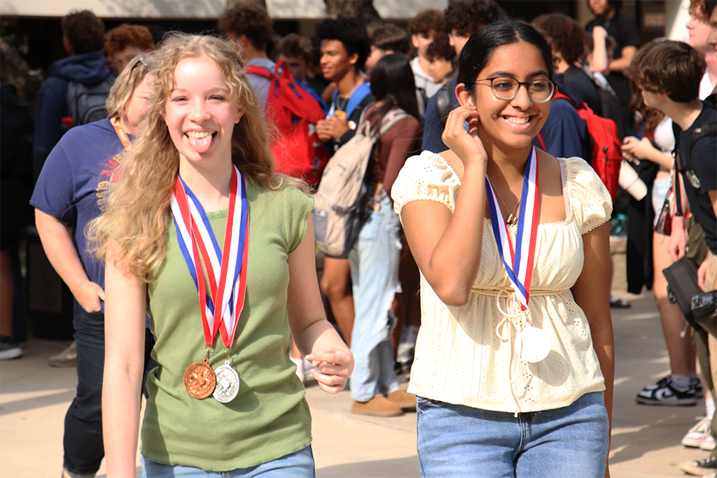 Three students attend regionals in UIL journalism events